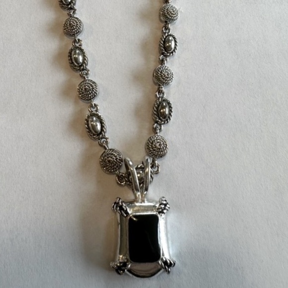 Jewelry - Silver Tone Necklace w/ Black Onyx Stone Pendant.
